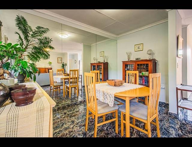 3 BEDROOM APARTMENT FOR SALE IN GLEN MARAIS